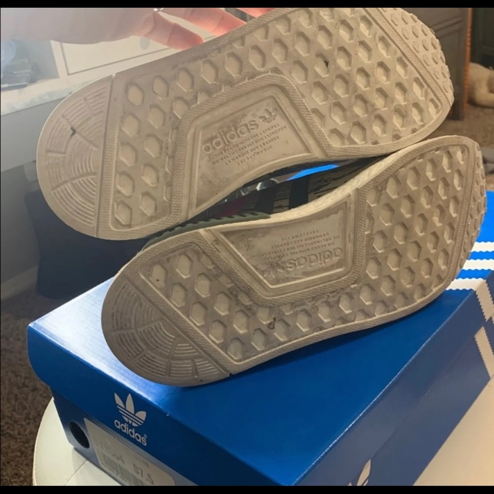 Addidas NMD R1 Primeknit 7.5 - Picture 3 of 5